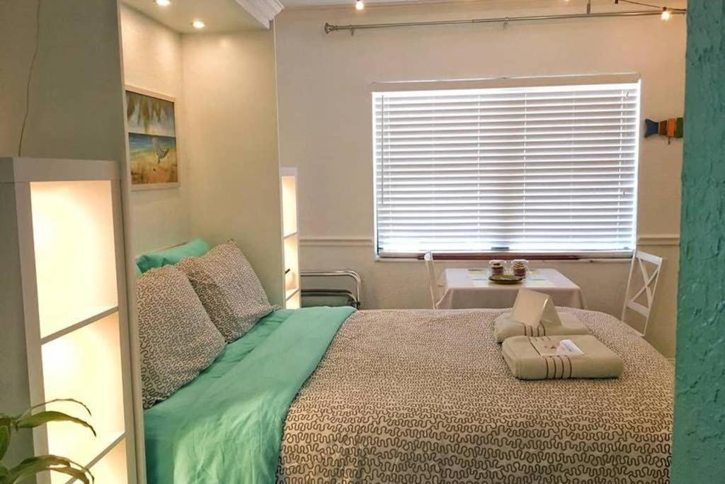Beach Condo In Gated Complex, Heated Courtyard Pool, Ocean Only 1 Block Away! St. Pete Beach Exterior foto