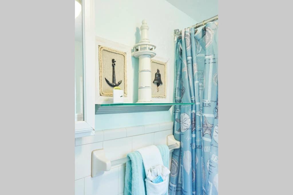 Beach Condo In Gated Complex, Heated Courtyard Pool, Ocean Only 1 Block Away! St. Pete Beach Exterior foto